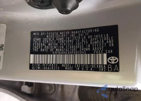 2017 Toyota Corolla Le z USA, uszkodzony, nr VIN 5YFBURHE6HP682045